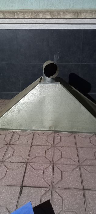 Продаётся вытяжной зонт