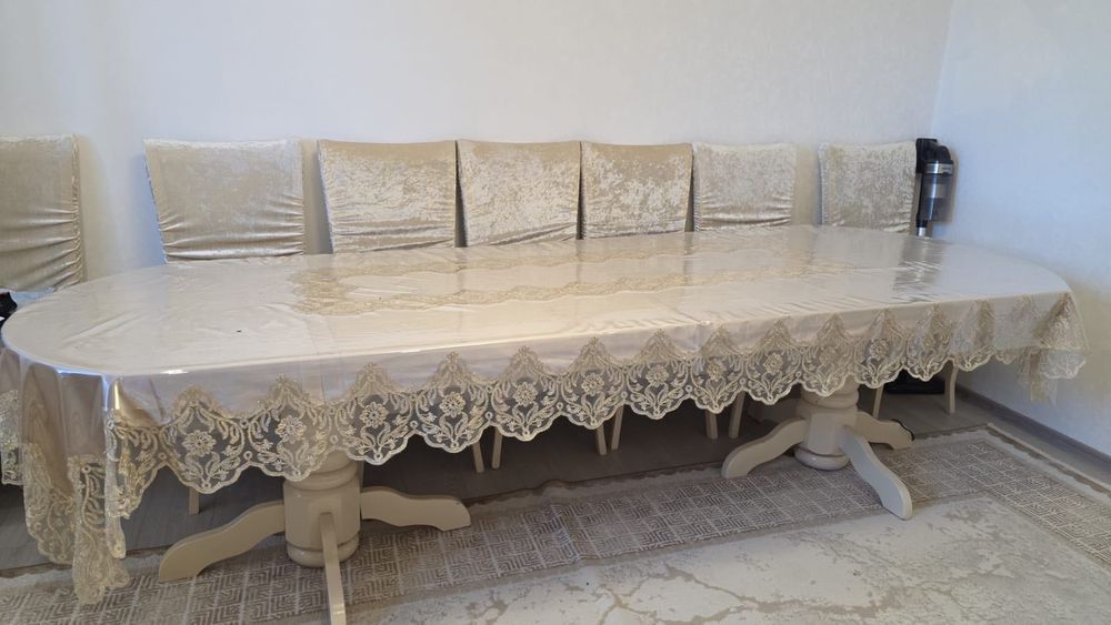 Стол со стульями