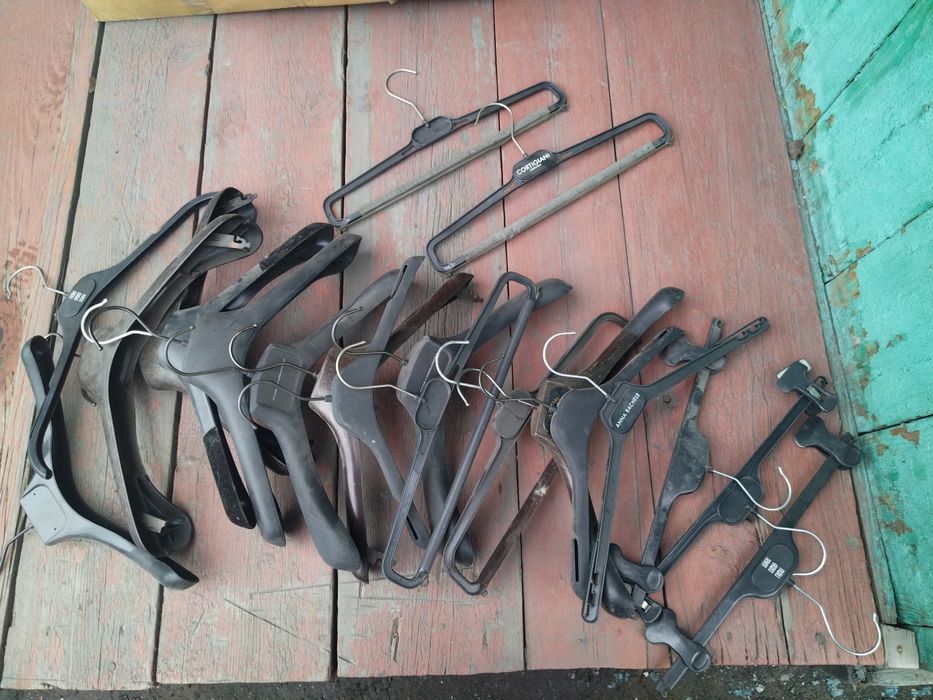 Продам вешалки для одежды