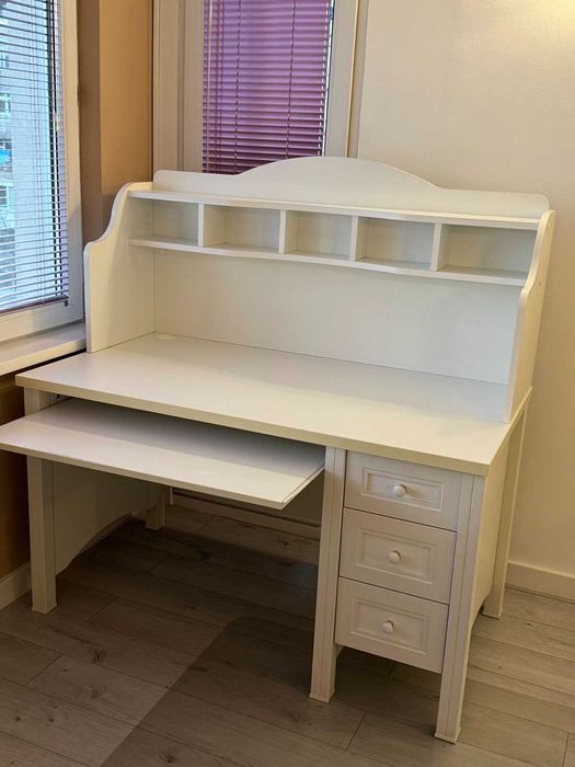 Продавам БЮРО - Бяло