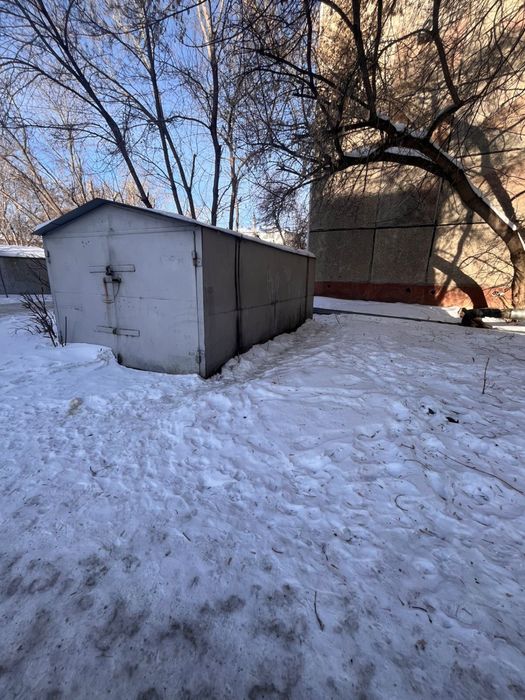 Металлический гараж.