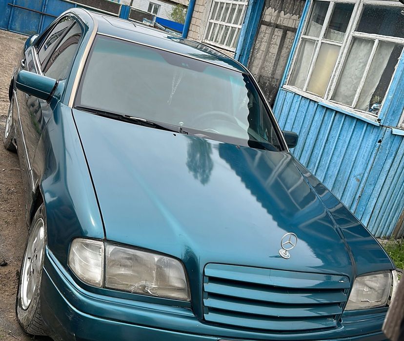 Продам машину мерседес 180с