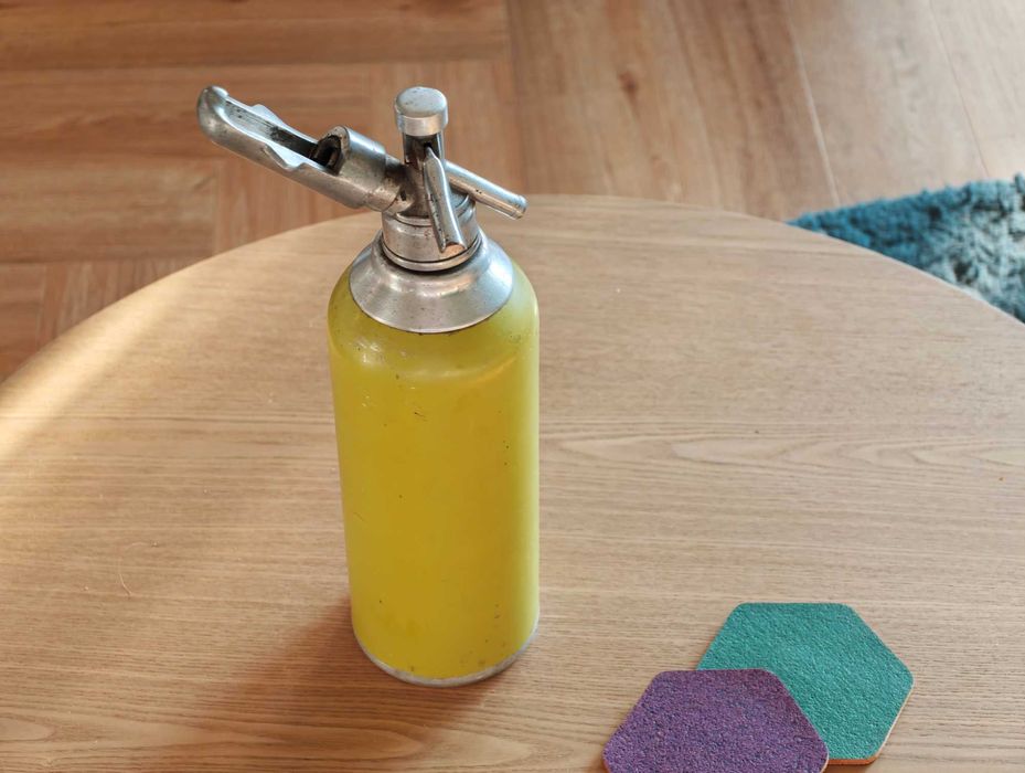 Антикварна бутилка за правене на сода