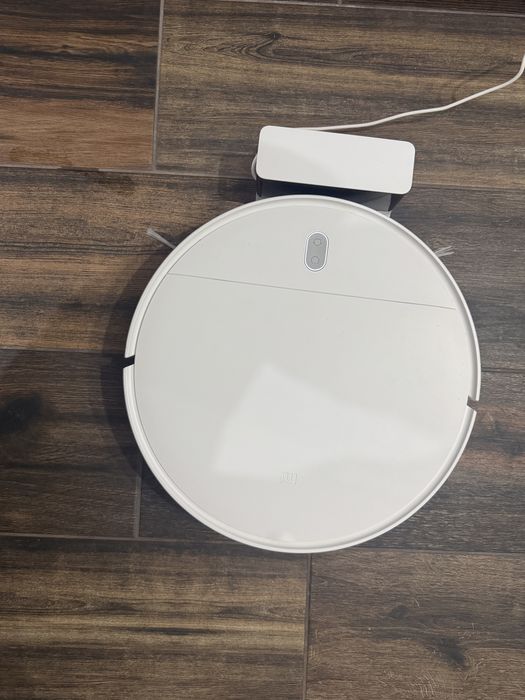 Aspirator robot Xiaomi Mi Robot Mop Essential
