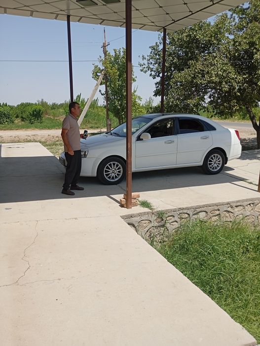 Lasetti срочно сотилади