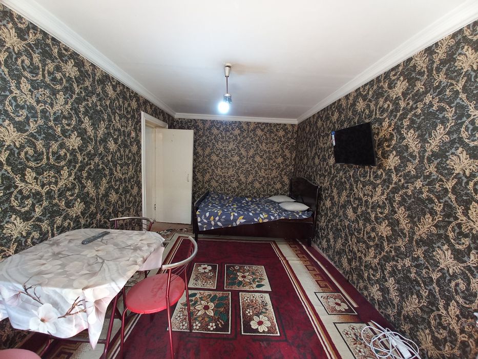 Арендага 1 хона 2 этаж Азиз бозорга якин.Агентство