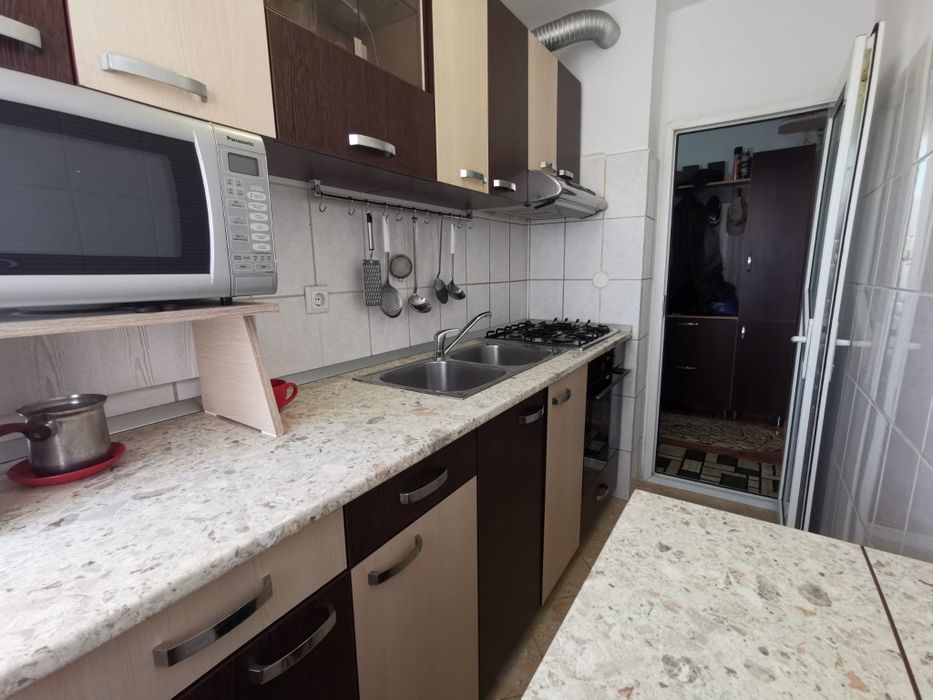 Apartament cu 3 camere pentru închiriat pe sezonul de vara
