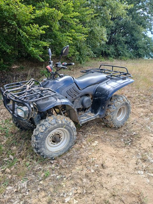Vând atv linhai 300