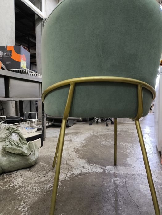 Стулья новые зелёные/розовые