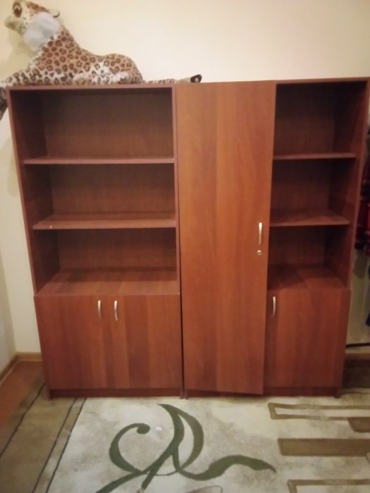 Румынский спальный гарнитур книжный шкаф кровать тримо