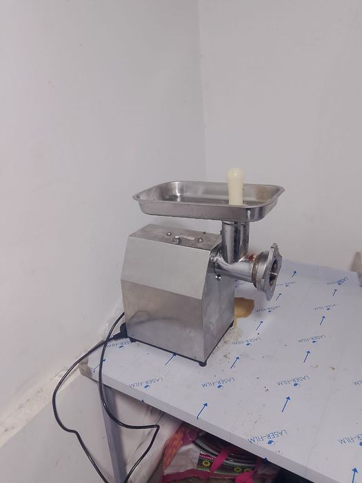 Мясорубка полупрофессианальная