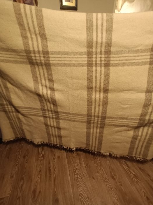 Големи нови килими