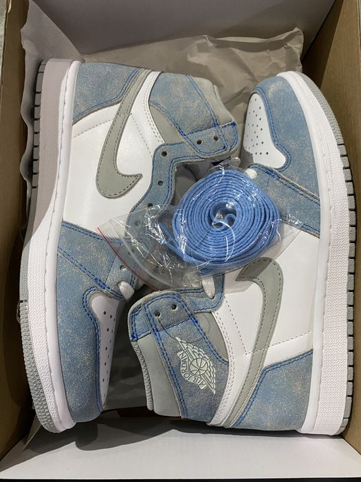 Air Jordan 1 Retro High “Hyper Royal Smoke Grey”