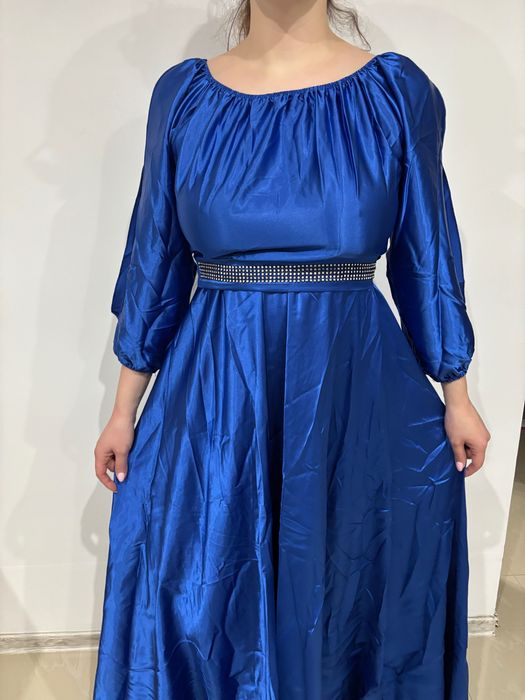 Vand rochie lunga,eleganta.