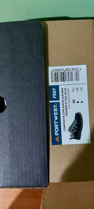 Pantofi cu protecție metalica, piele intoarsa