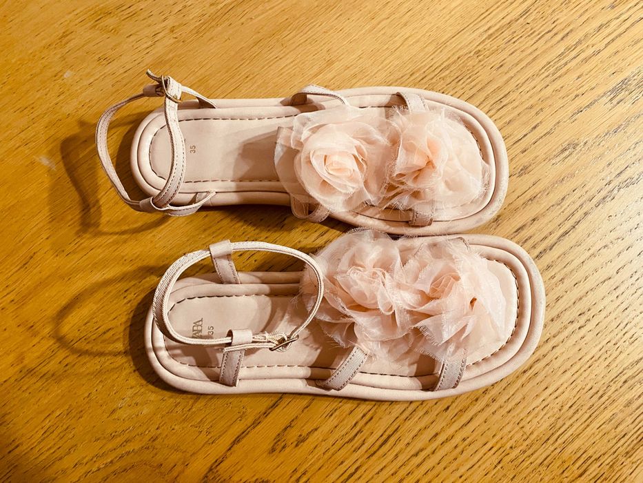 Sandale fete Zara, design cu floare fin si elegant, masura 35, roz