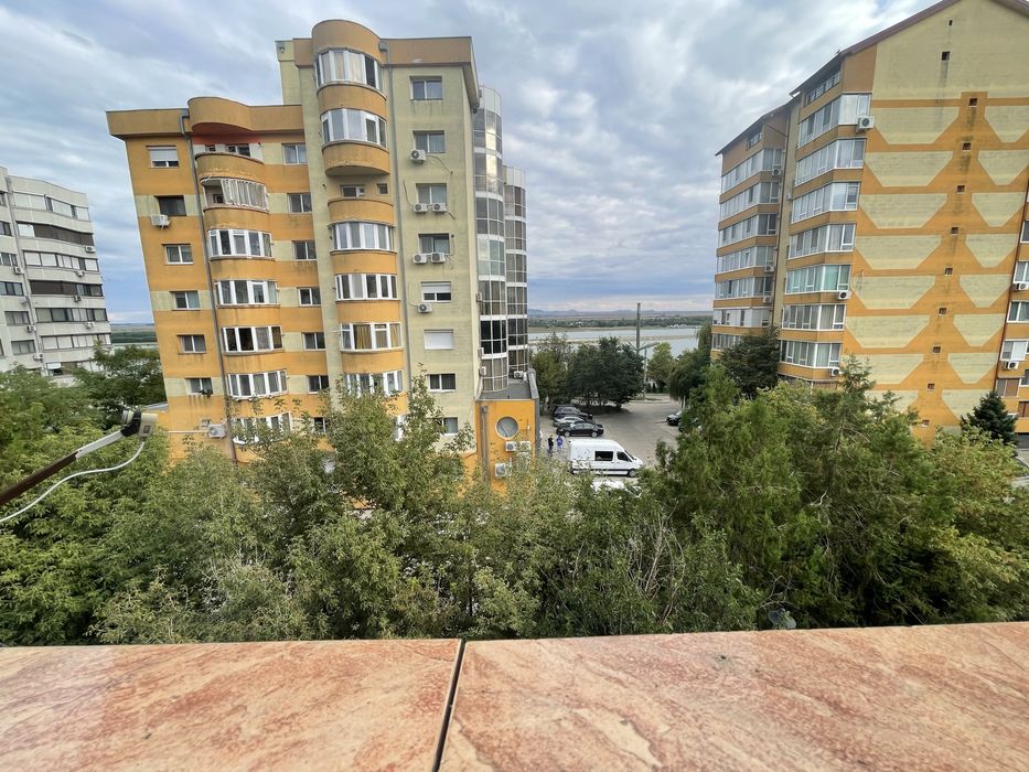 Propietar! Vand apartament cu 3 camere, zona tiglina 1