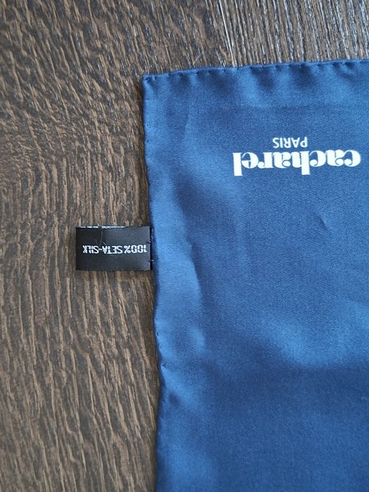 Ceas Cacharel si eșarfă de mătase