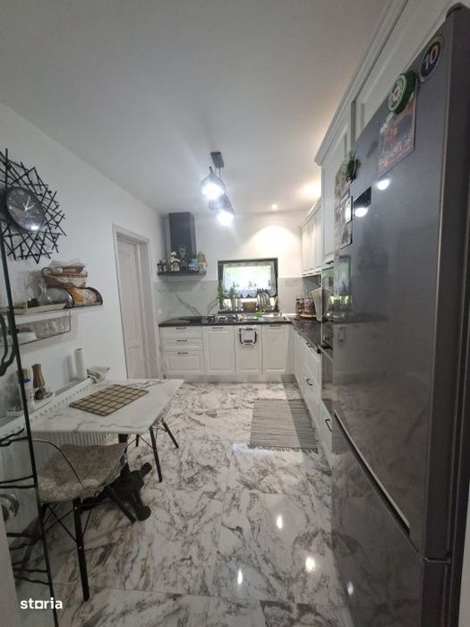 Casa 4 camere, 200 mp, teren 8 ari, zona Lunci
