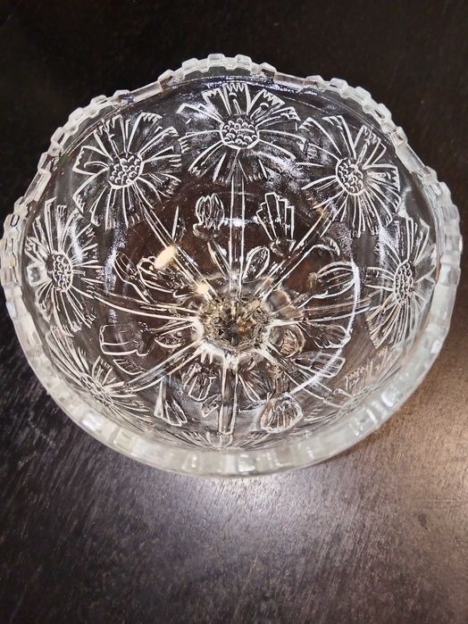 Стара Стъклена бонбониера. Размерите са на снимките.