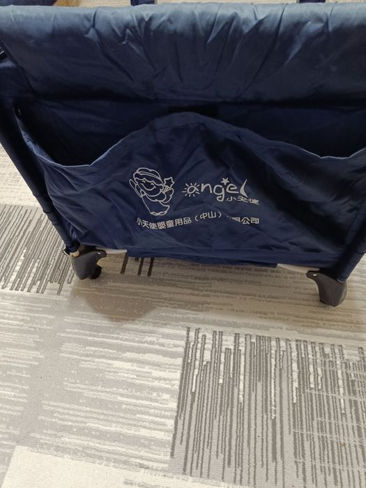 Продается детский манеж на колесиках, складной