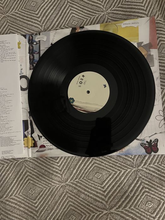 Olivia rodrigo sour vinyl