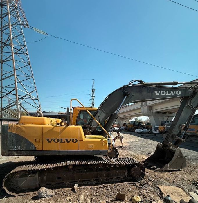 Экскаватор гусеничный VOLVO EC210 BLK 2013 йил 29000 моточас ишлаган