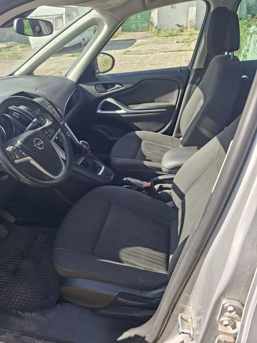 Dezmembrez Opel Zafira C 2.0  diesel 96 KW 130cp cod motor A20dt