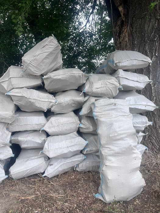 Дрова в мешках в