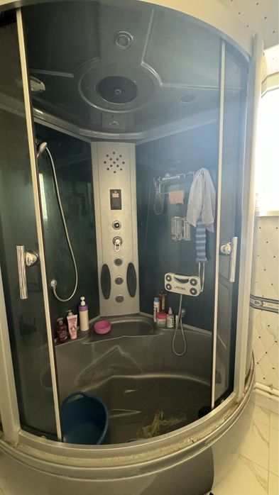 Душевая кабина угловая