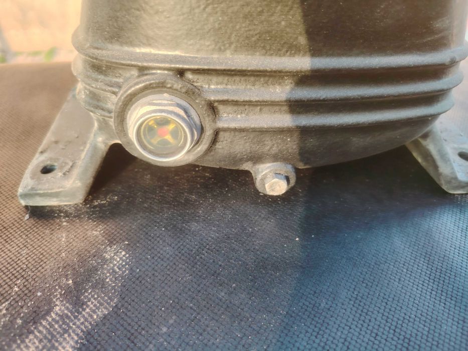 Продавам конпресорна глава 495 в мин.