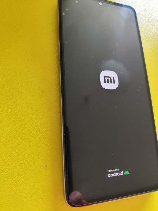 Продавам Redmi Note 11 pro 5G
