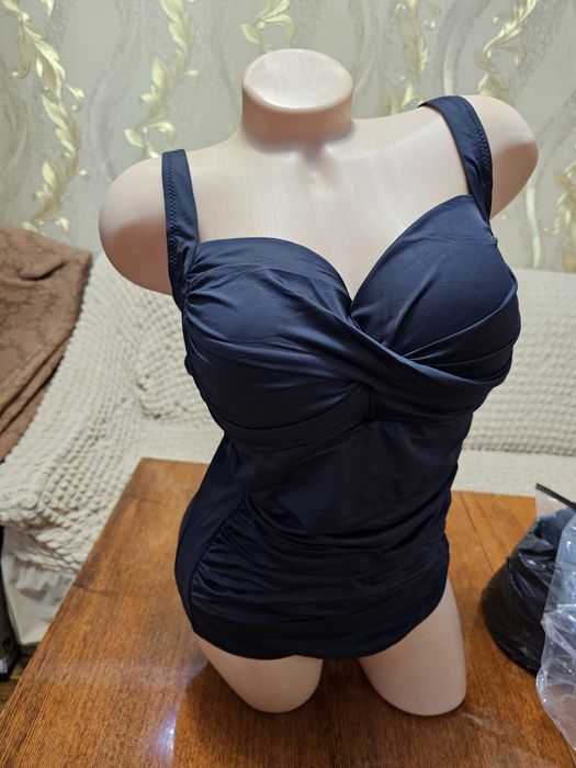 Женский купальник слитный, 50 размер.