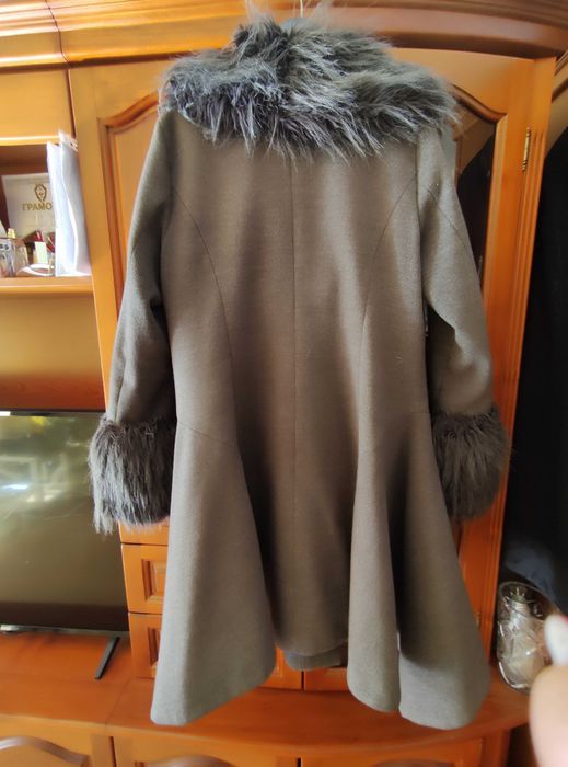 Елегантно дамско палто от фина вълна