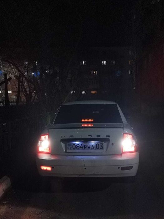 Продам приору седан