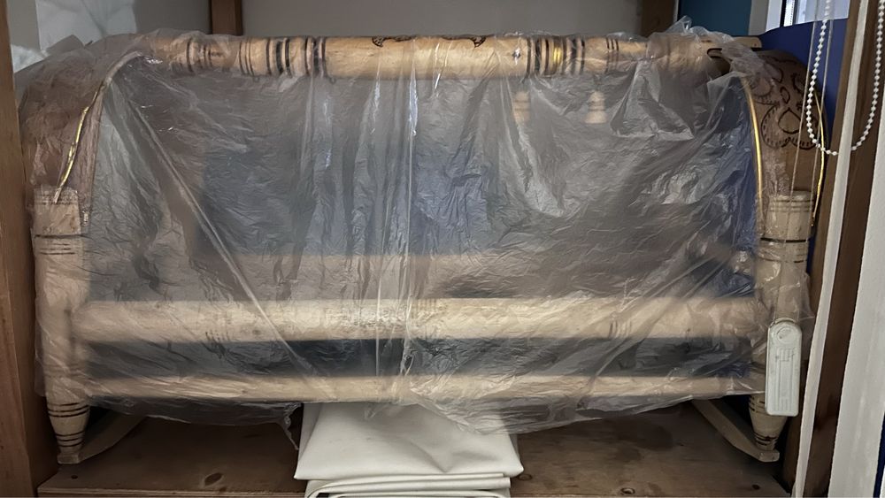 Бесік сатылады...