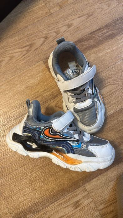 Продаю кроссовки