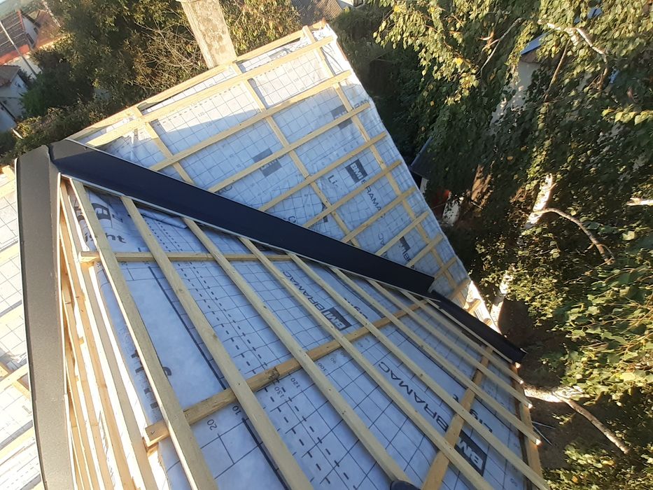 Tigla metalica ceramica