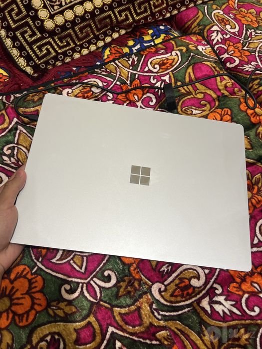 Microsoft Surface 2K ekranli