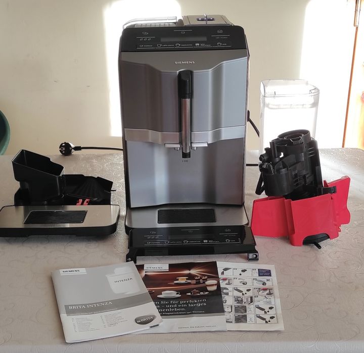 Автоматична кафемашина
серия Siemens EQ.3 s 300 с резервни части