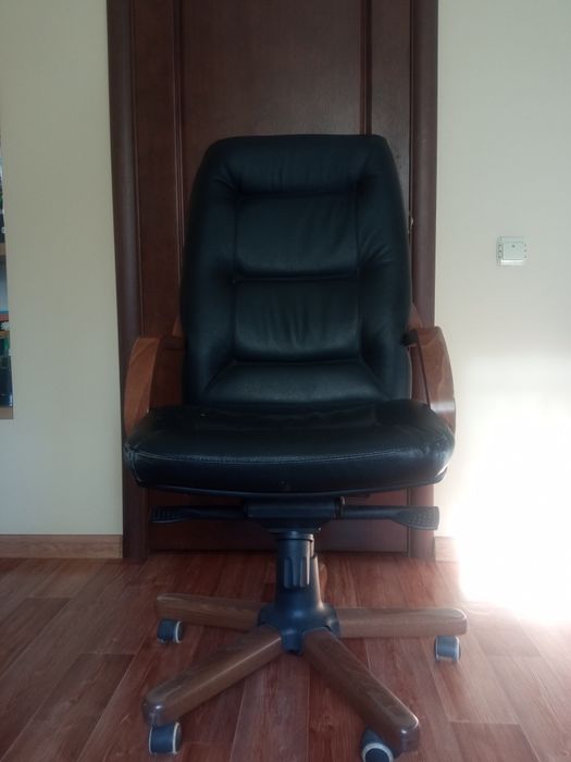 Большой компьютерный стол