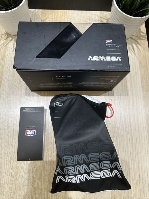 Очила 100% Armega Чисто Нови + подарък чисто нова плака