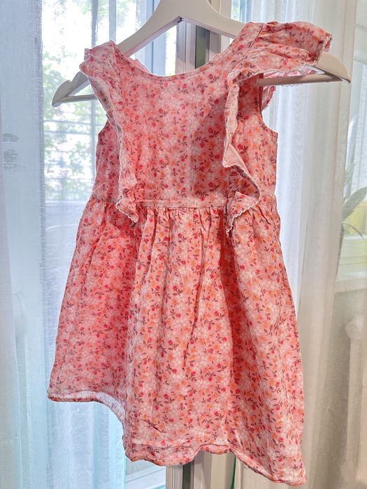 Платье на девочек в отличном состоянии