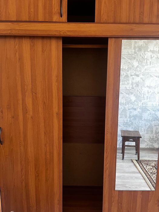 Шкаф купе с зеркалом