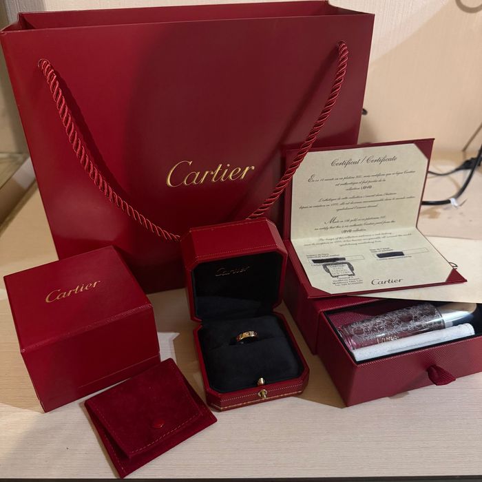 Inel Cartier love cu un diamant original