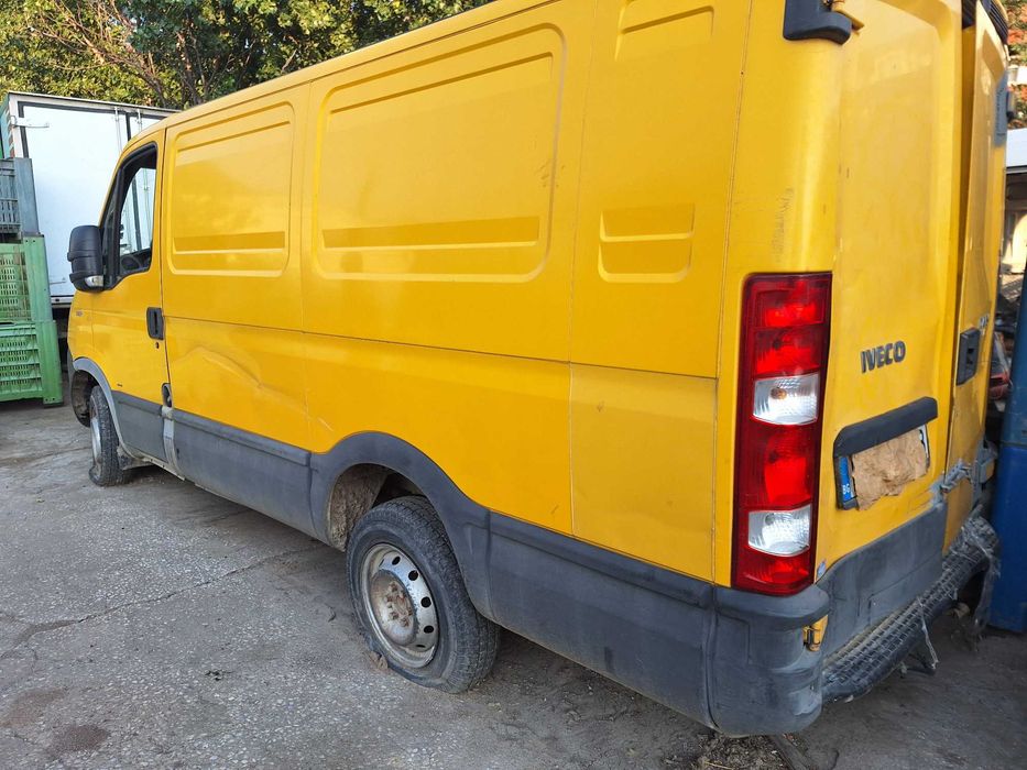 Бус Iveco Daily на части