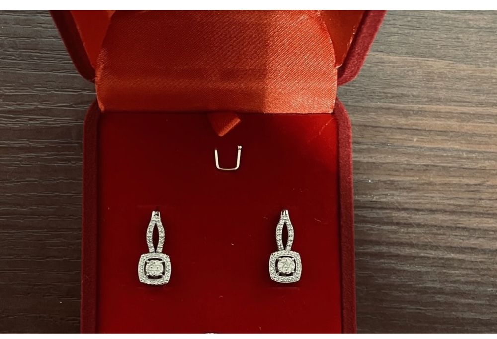 Серьги золотые с бриллиантом