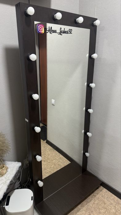 Зеркало с лампочками