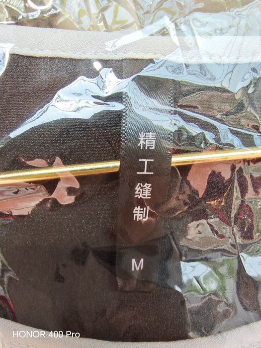 Yangi kiyilmagan kiyimlar