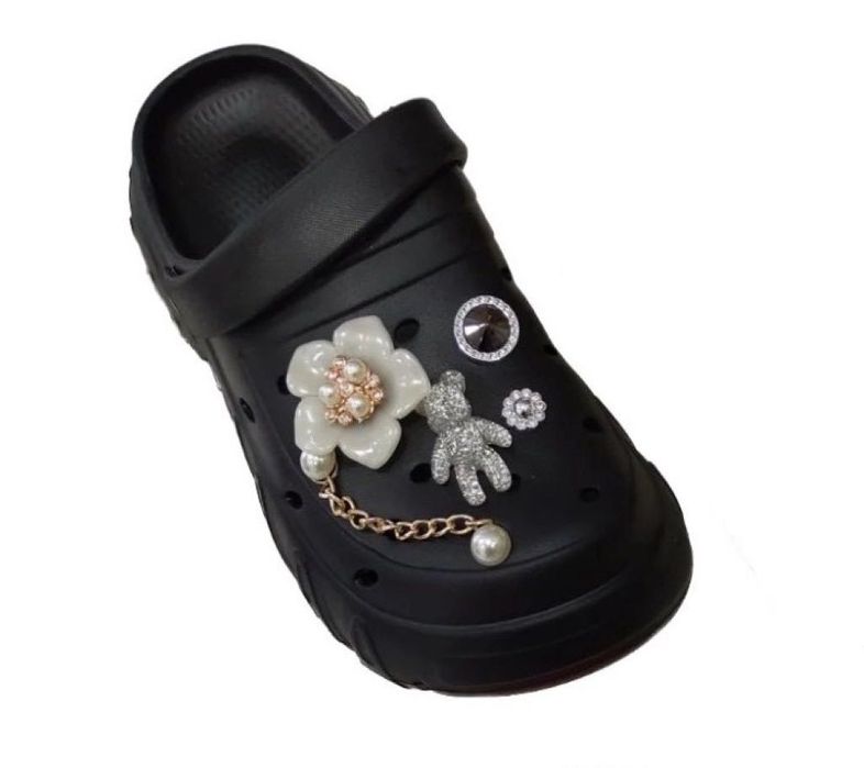 Дамски чехли с декоративни елементи